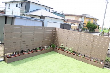 置くだけフェンスをL字型に設置 | ガーデンライフ彩