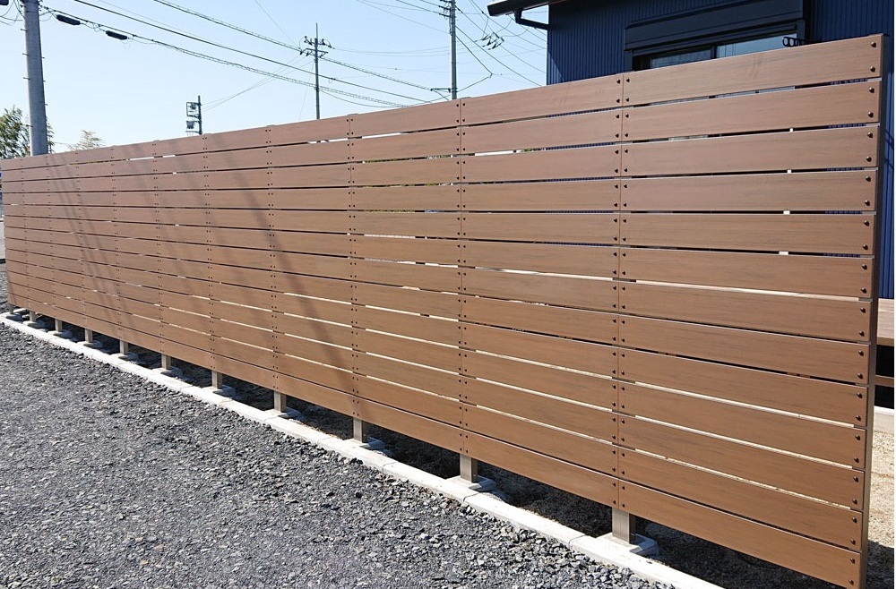 埋め固めて設置するフェンス（DIYフェンス）